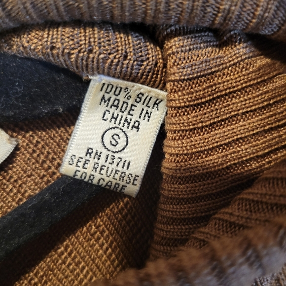 2 Valerie Stevens 100% Pure Silk Turtleneck Sweaters Women's Size Small - Picture 6 of 9